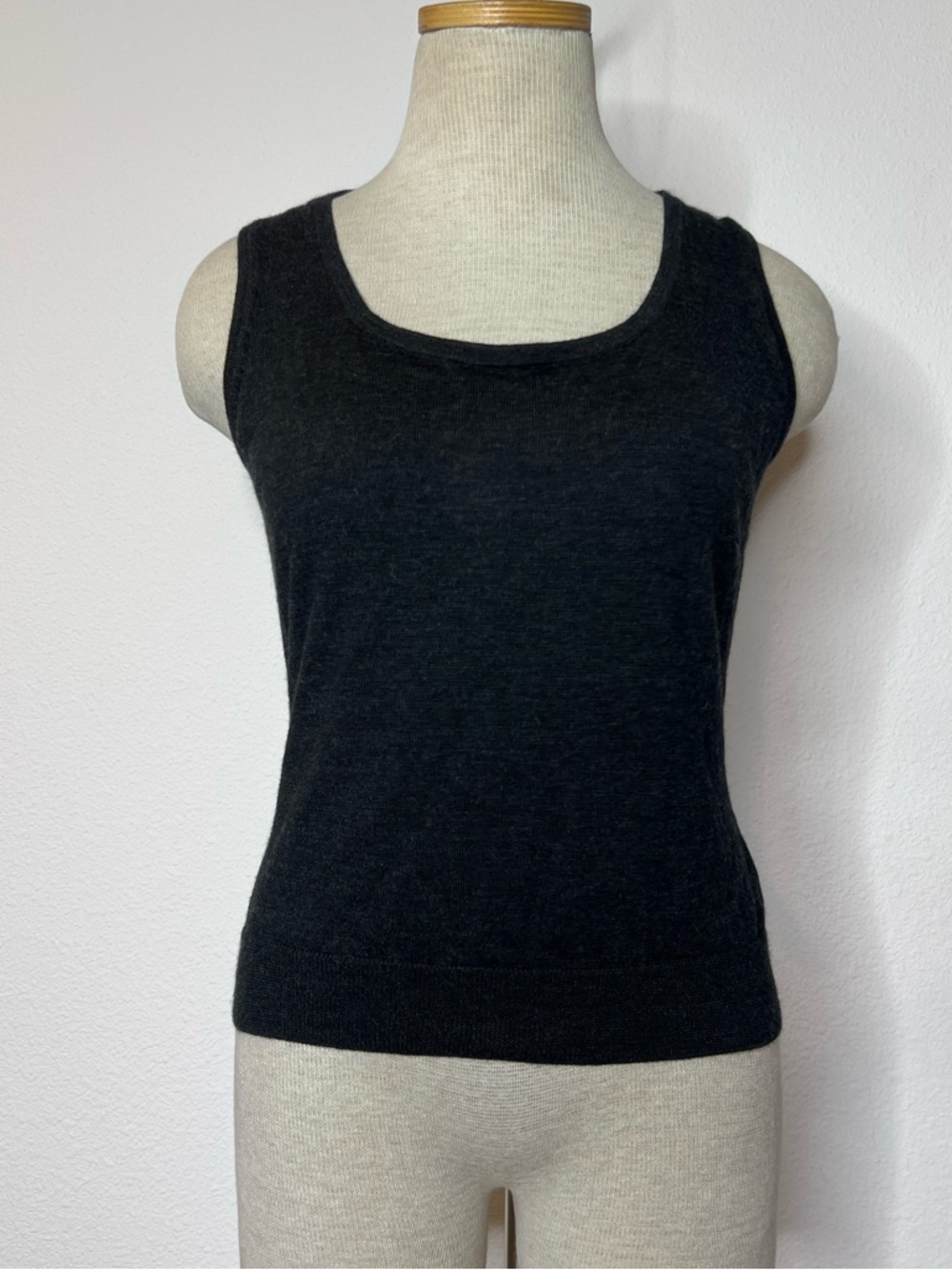St. John Knit Scoop Neck Wool/Cashmere Blend Tank Top